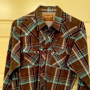 Retro Wrangler men’s Western wear shirt.
